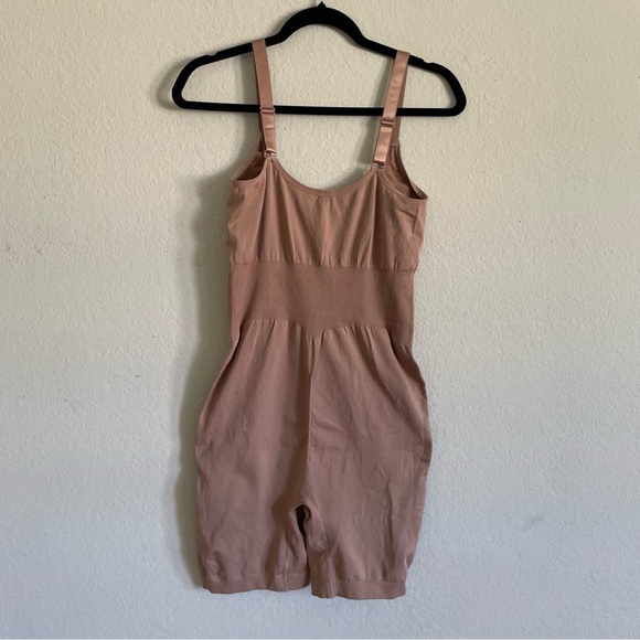 Woman’s full body short shape wear size XL sculpted body stretch undergarment - Picture 2 of 8